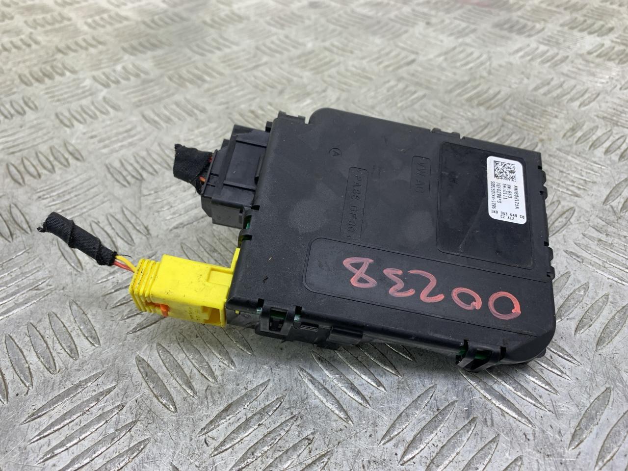 блок управления коммутационным центром Volkswagen Golf 6 поколение 2008, 1.4 л., CGGA, бензин, 5МКПП, голубой, хетчбэк 5 дв., передний привод, 1K0953549CQ - фото №1