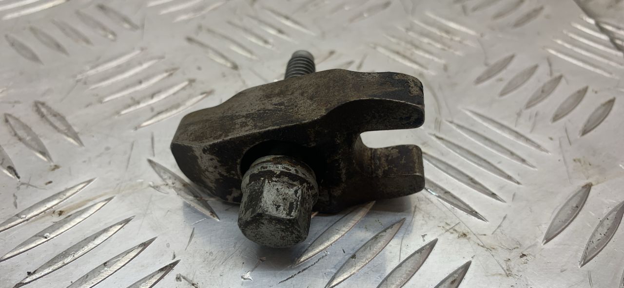 крепление форсунки Citroen C2 1 поколение 2006, 1.4 л., дизель, робот, хетчбэк 3 дв. - фото №1