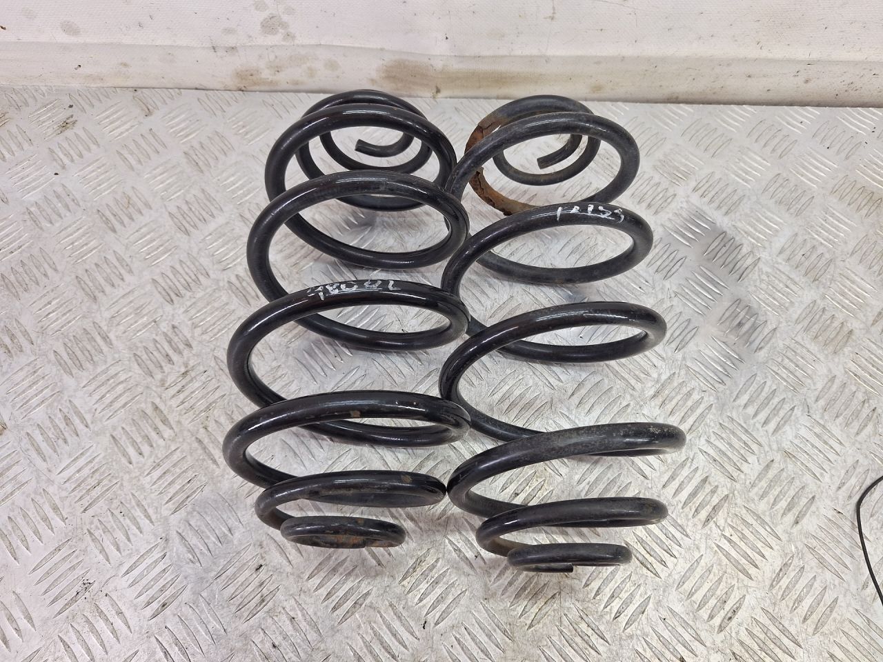 пружина задняя Opel Zafira 1 поколение (A) 2000, 2.0 л., X 20 DTL, дизель, МКПП, серебро, минивэн, передний привод - фото №1