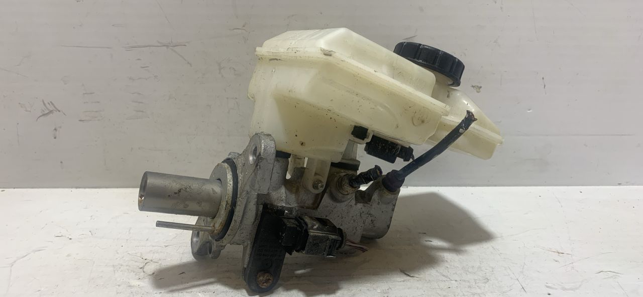 цилиндр тормозной главный Volkswagen Golf Sportsvan 1 поколение 2017, 1.2 л., CYVA, бензин, МКПП, универсал, передний привод - фото №1