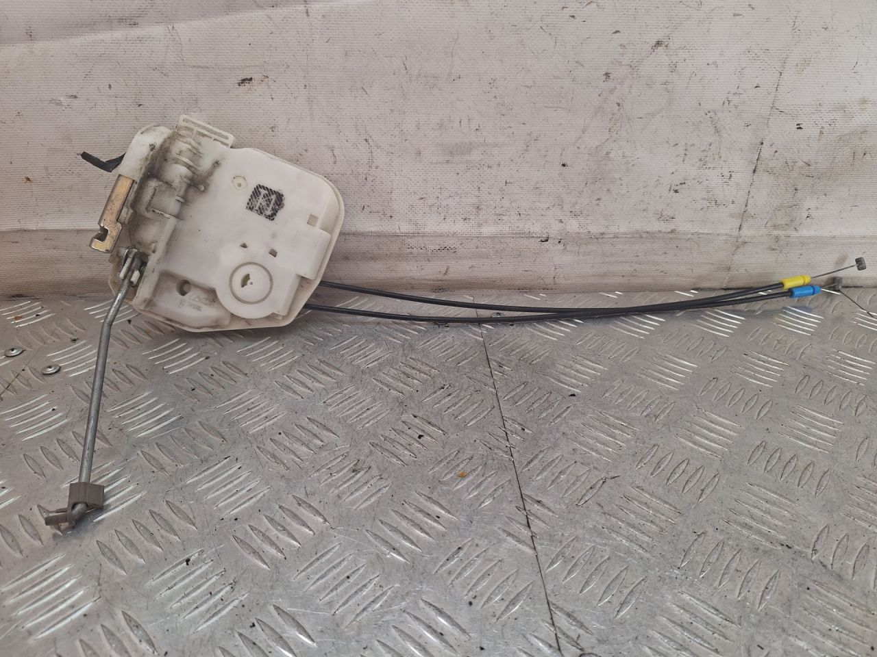 замок двери задней правой Mitsubishi ASX 1 поколение 2012 - фото №1