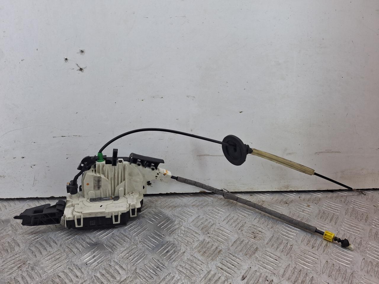 замок двери передней правой Mercedes-Benz E-Класс W212/S212/C207/A207 C207 2011, 2.1 л., OM 651.911, дизель, АКПП, черный, кабриолет, задний привод, A2047203035 - фото №1