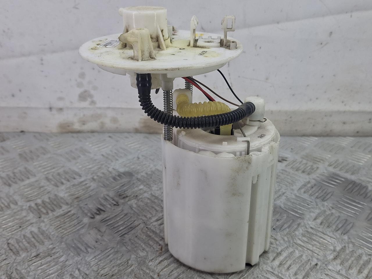 насос топливный Hyundai Solaris 1 поколение (2010 - 2014), бензин, 31110-1R200, 1000992490 - фото №1