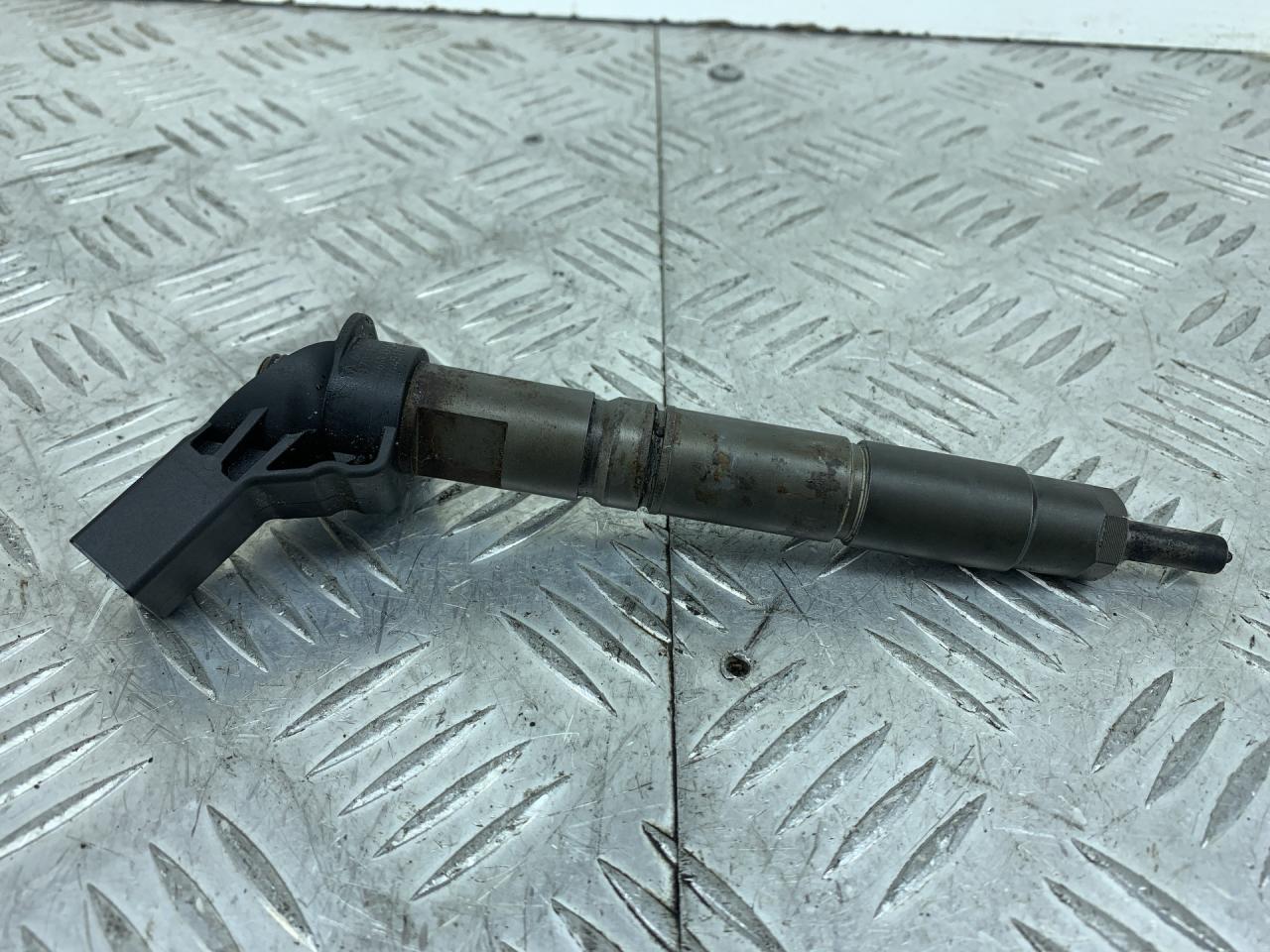 форсунка Mercedes-Benz Vito W639 (2003 - 2010), 3.0 л., дизель, A6420700587 - фото №1