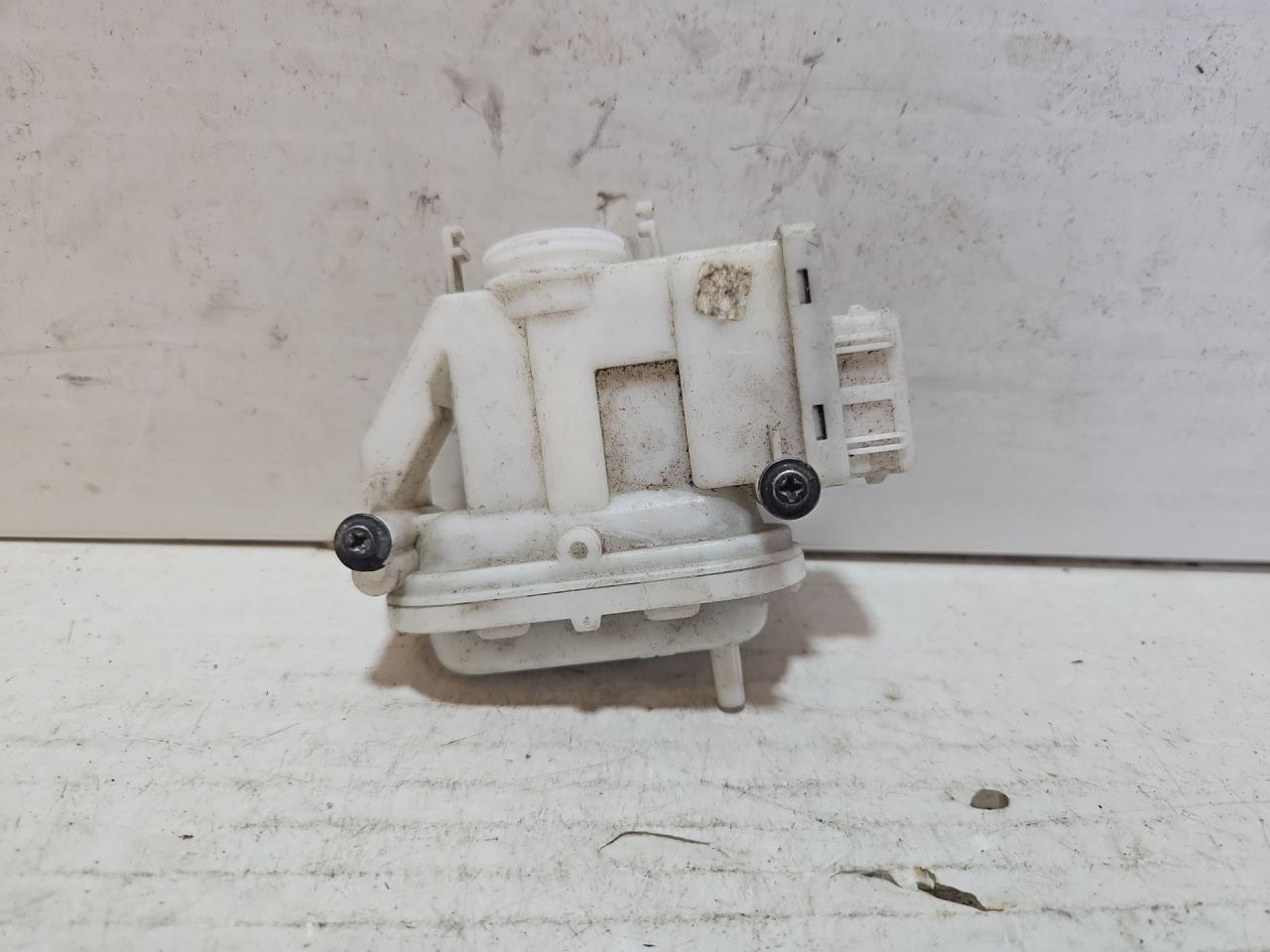 активатор (привод) замка двери Volkswagen Passat B4 (1993 - 1997), 357862153H - фото №1