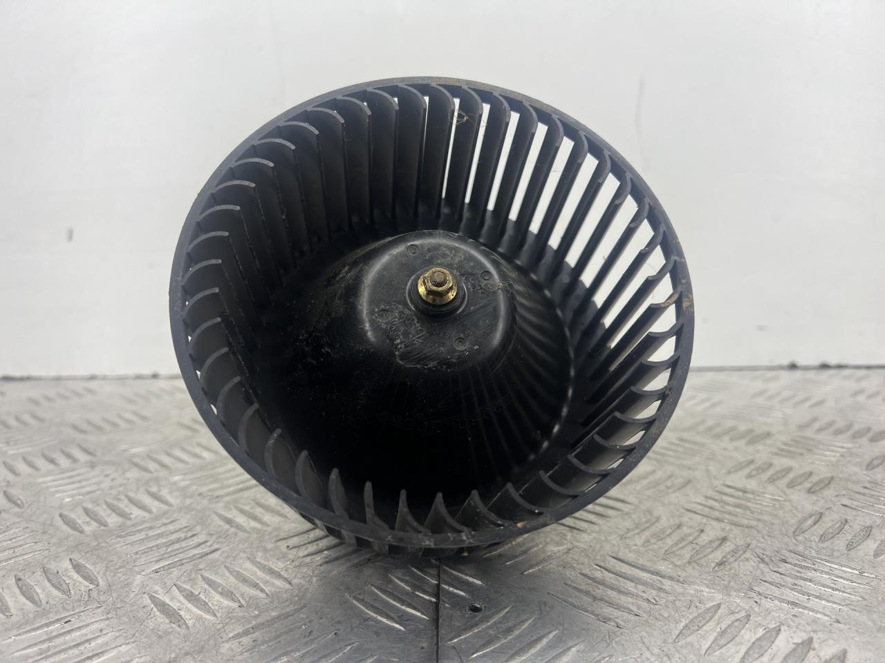 моторчик печки Nissan Primera P12 (2001 - 2008), 6736000401 - фото №1