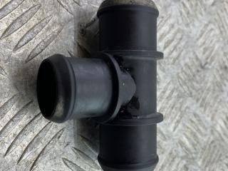 фланец (тройник) системы охлаждения Land Rover Discovery 3 поколение L319 2007, 2.7 л., 276DT, дизель, АКПП, серый, внедорожник 5 дв., полный привод