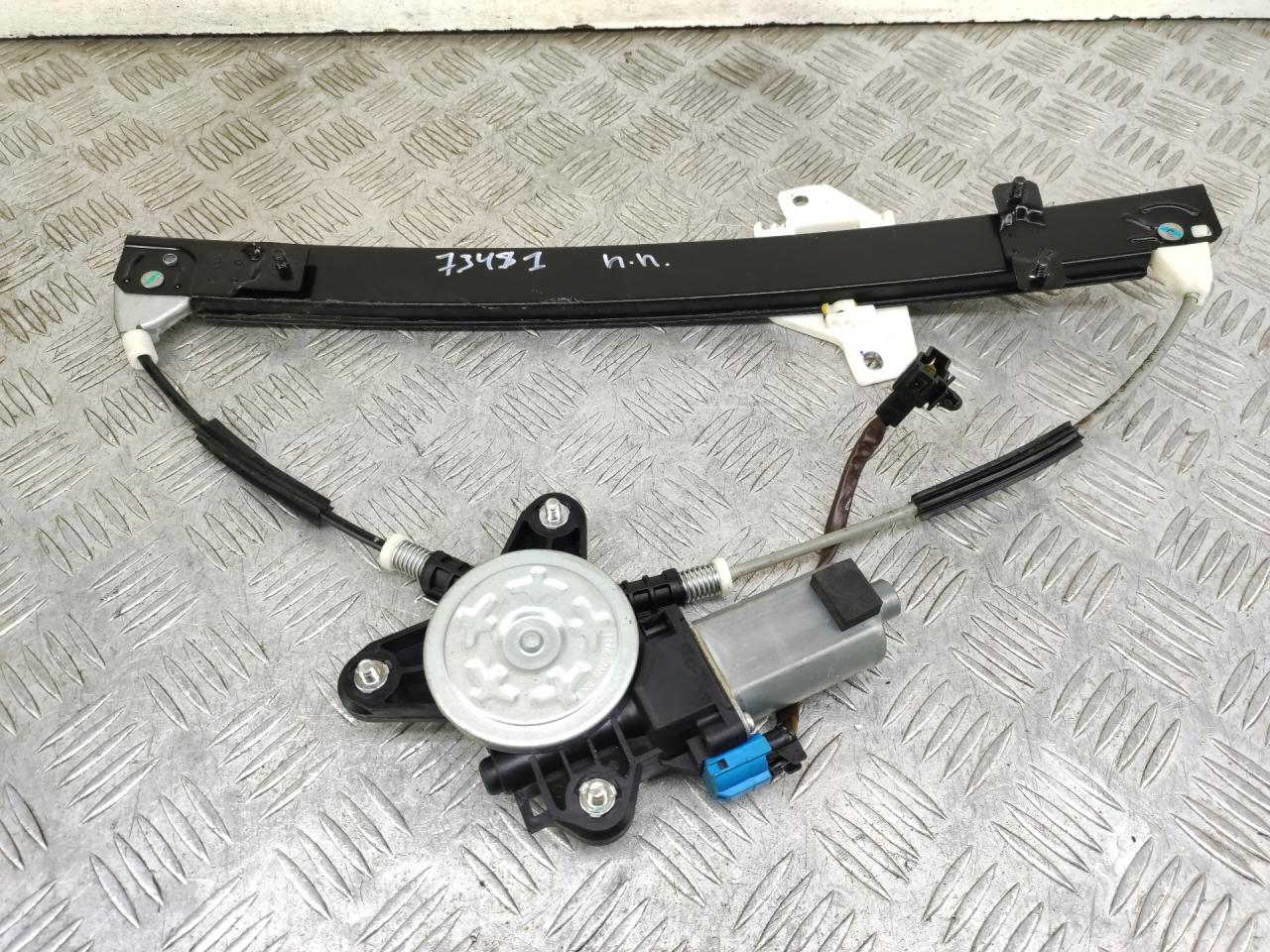 стеклоподъемник передний правый Chevrolet Spark M300 2012, 1.0 л., бензин, МКПП, красный, хетчбэк 5 дв., передний привод, 98820M3010, 001100183161 - фото №1