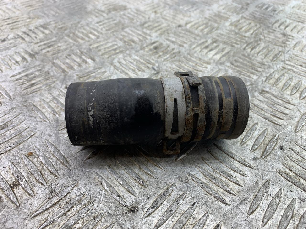 патрубок (трубопровод, шланг) Land Rover Discovery 3 поколение L319 2007, 2.7 л., 276DT, дизель, АКПП, серый, внедорожник 5 дв., полный привод - фото №1
