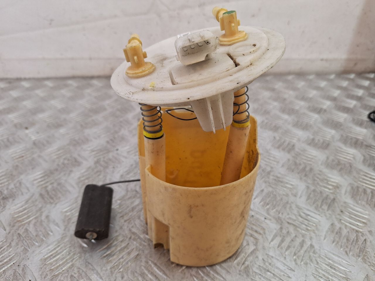 датчик уровня топлива Renault Duster 1 поколение 2015, 007122840132, 172024535, 46770002 - фото №1