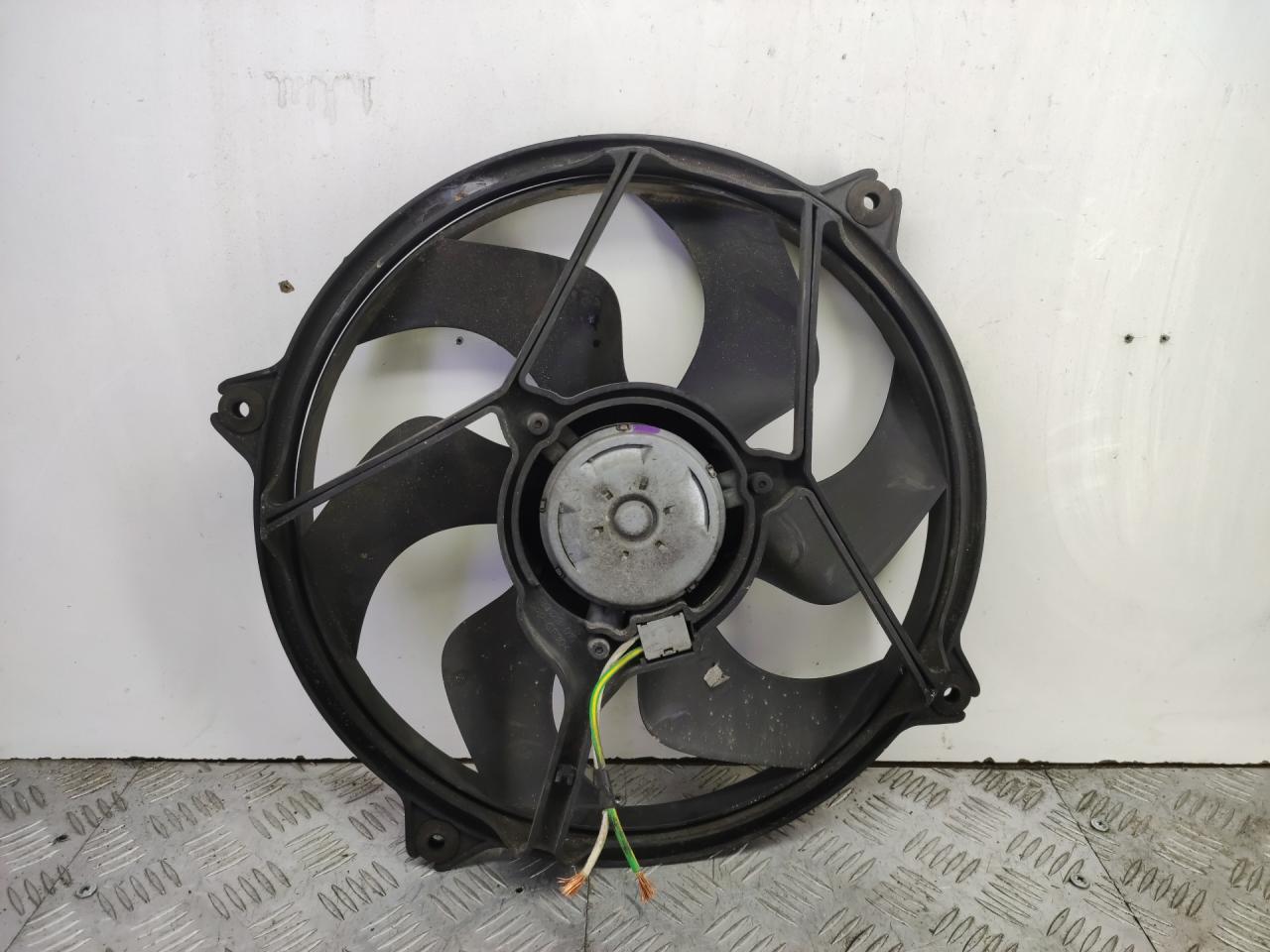 вентилятор радиатора Citroen Xsara Picasso 1 поколение 2004, 1.8 л., 6FZ (EW7J4), бензин, МКПП, серый, передний привод - фото №1