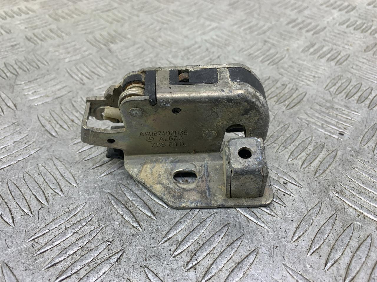 замок двери Volkswagen Crafter 1 поколение (2006 - 2011), A9067400035 - фото №1