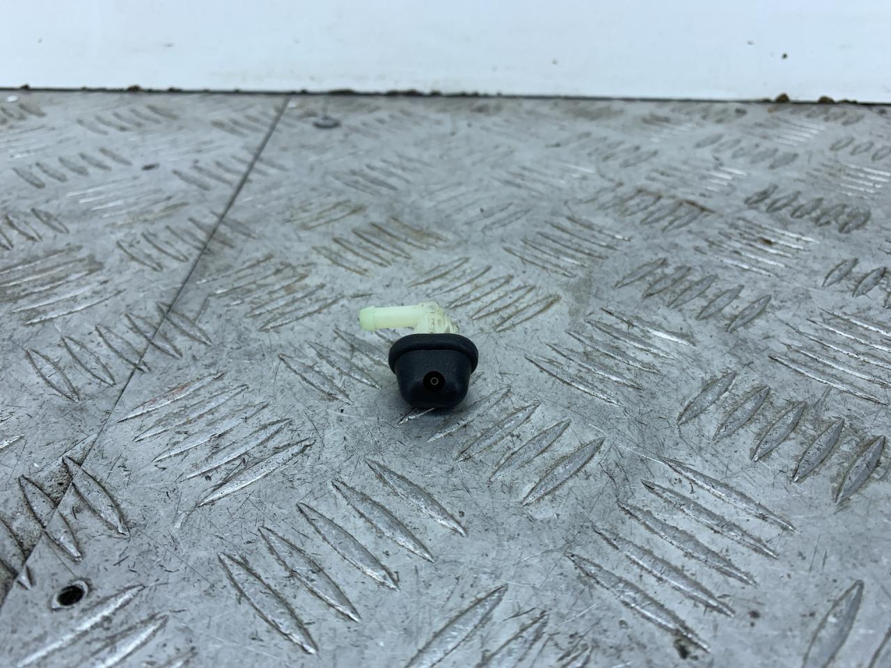 форсунка омывателя лобового стекла Citroen Xsara Picasso 1 поколение 2004, 1.8 л., 6FZ (EW7J4), бензин, МКПП, серый, передний привод - фото №1