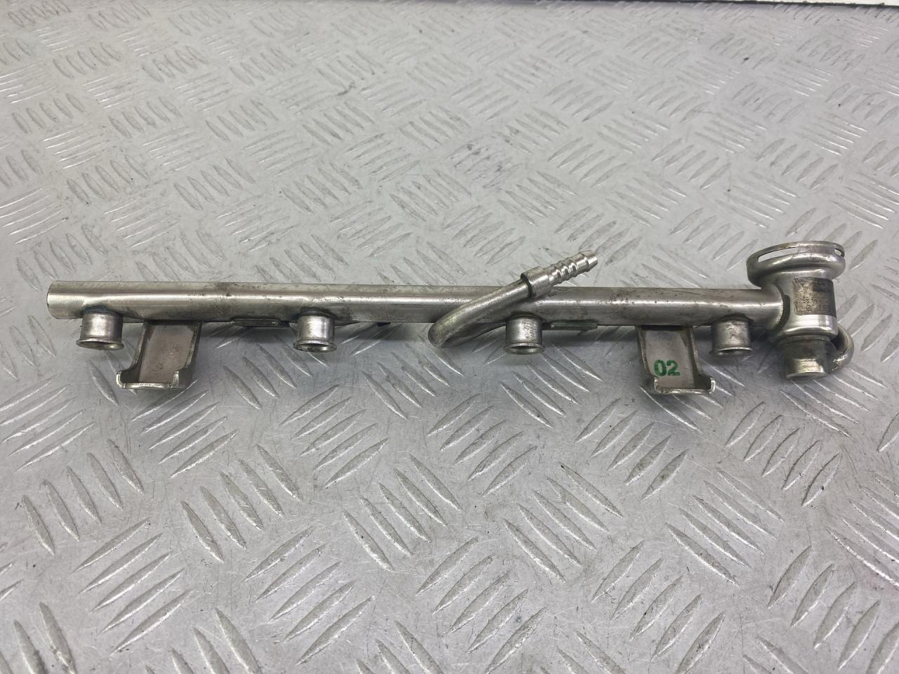 топливная рампа Volkswagen Passat B5 1999, 1.8 л., APT, бензин, 5МКПП, зеленый, универсал, передний привод, 058133681B - фото №1