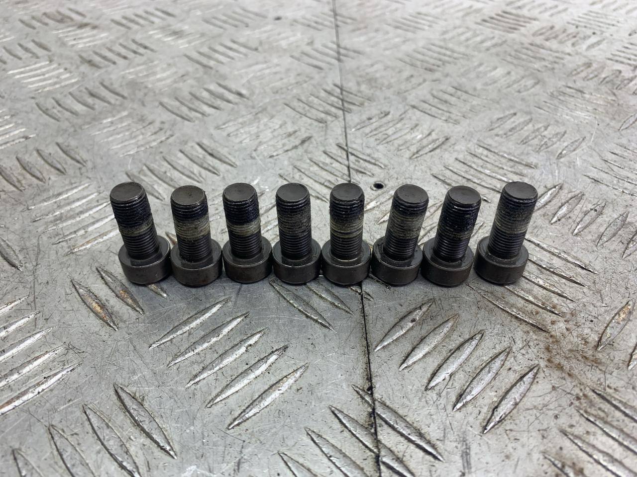 болт двигателя Volkswagen Caddy 5 поколение 2022, бежевый, фургон, передний привод - фото №1