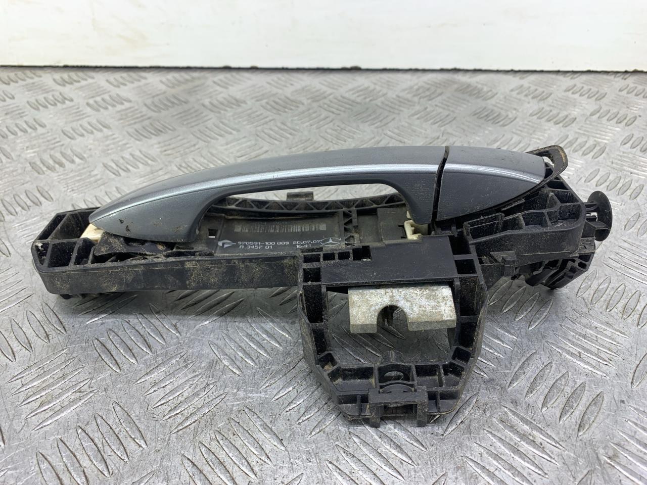 ручка наружная задняя левая Mercedes-Benz C-Класс W204/S204 S204.207 2009, 2.2 л., дизель, МКПП, серебро, универсал, задний привод, 970591100Q09 - фото №1