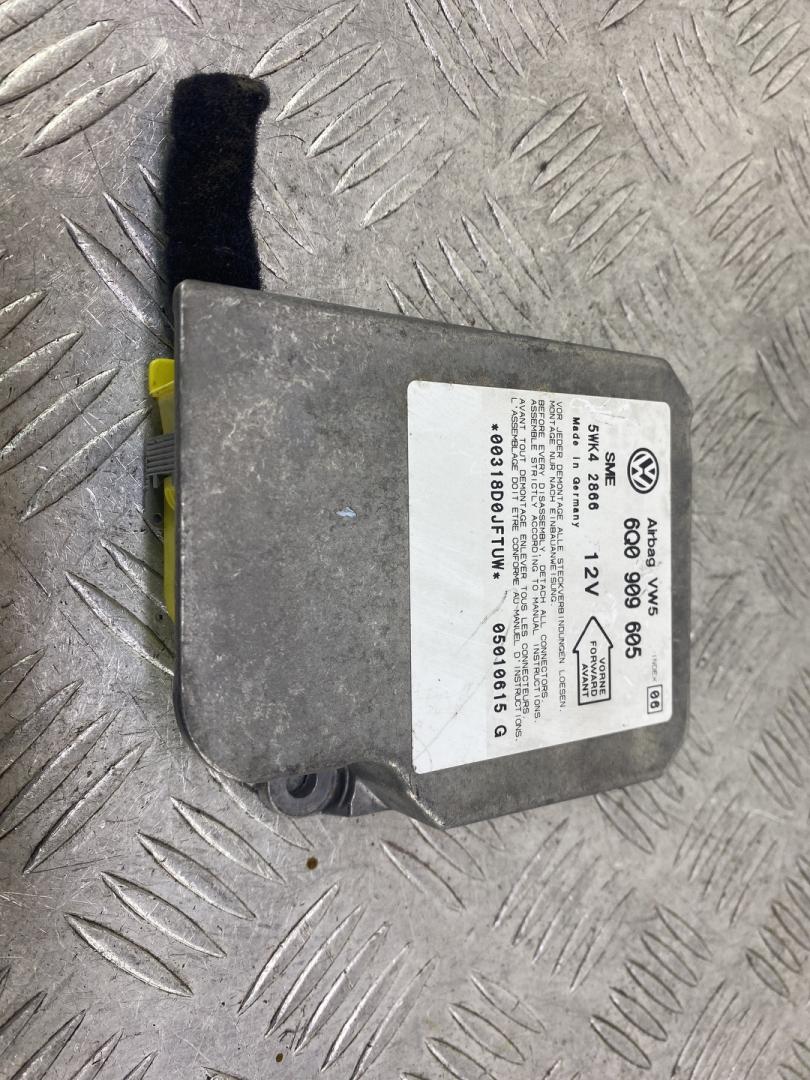 блок AirBag Volkswagen Lupo 1 поколение (1998 - 2005), 1.4 л., AMF, дизель, розовый, хетчбэк 3 дв., передний привод, 6Q0909605, 5WK42866 - фото №1