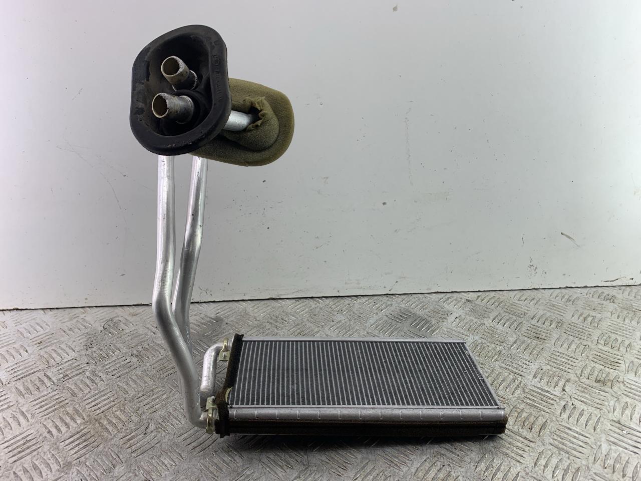 радиатор отопителя (печки) Land Rover Discovery 3 поколение L319 2007, 2.7 л., 276DT, дизель, АКПП, серый, внедорожник 5 дв., полный привод - фото №1