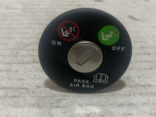 кнопка Airbag Alfa Romeo 147 1 поколение 2002, 2.0 л., AR 32310, бензин, МКПП, черный, хетчбэк 5 дв., передний привод, 46480451, 54987B011