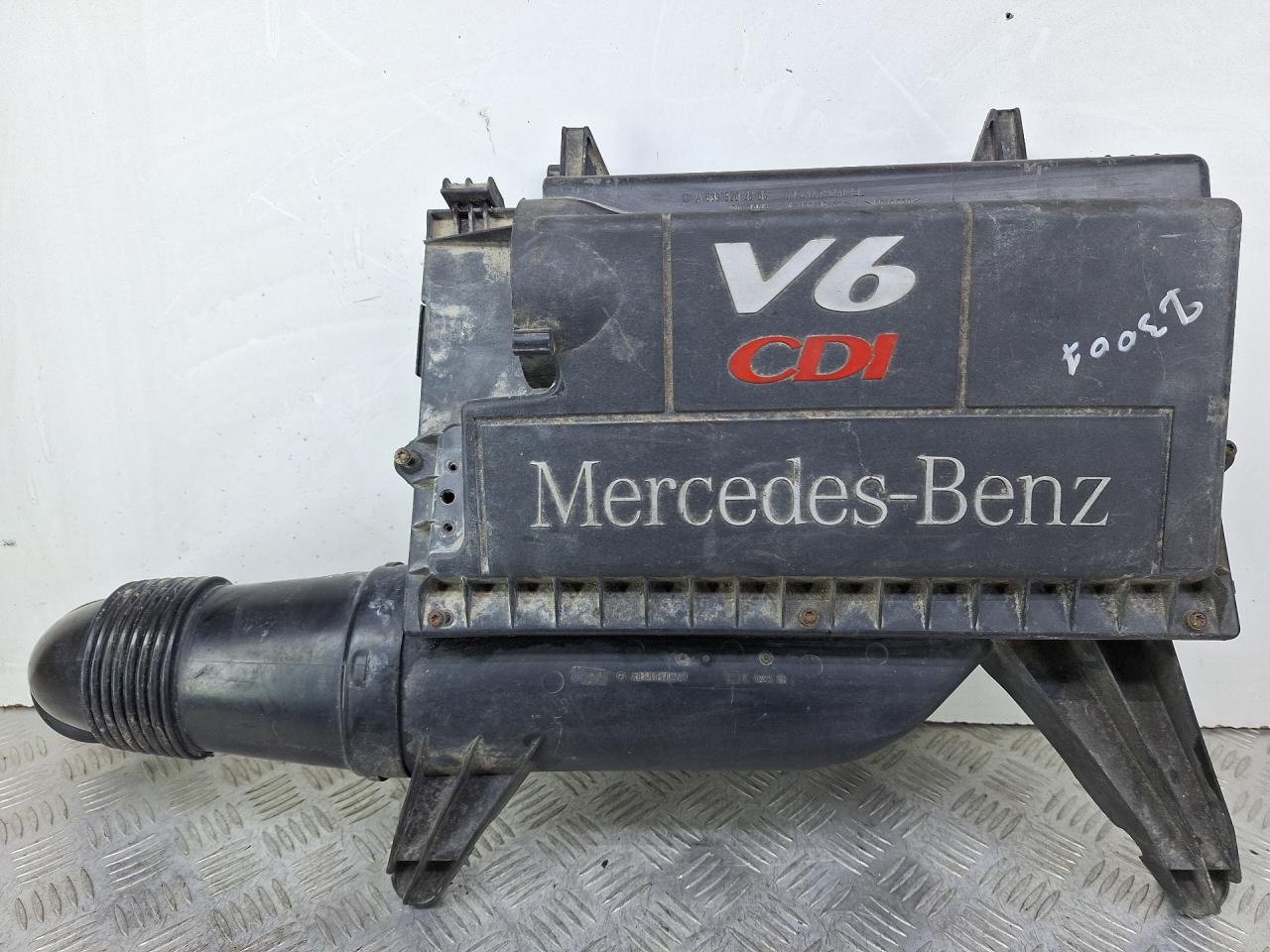 корпус воздушного фильтра Mercedes-Benz Vito W639 2010, 3.0 л., OM 642.990, дизель, АКПП, белый, микроавтобус, задний привод, A6395282806, 4619285936 - фото №1