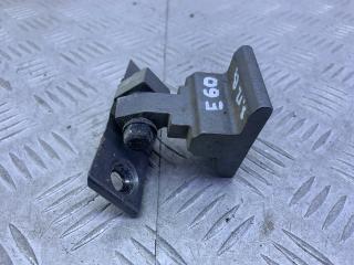 петля двери BMW 5 серия E60/E61 (2002 - 2007), 7068088