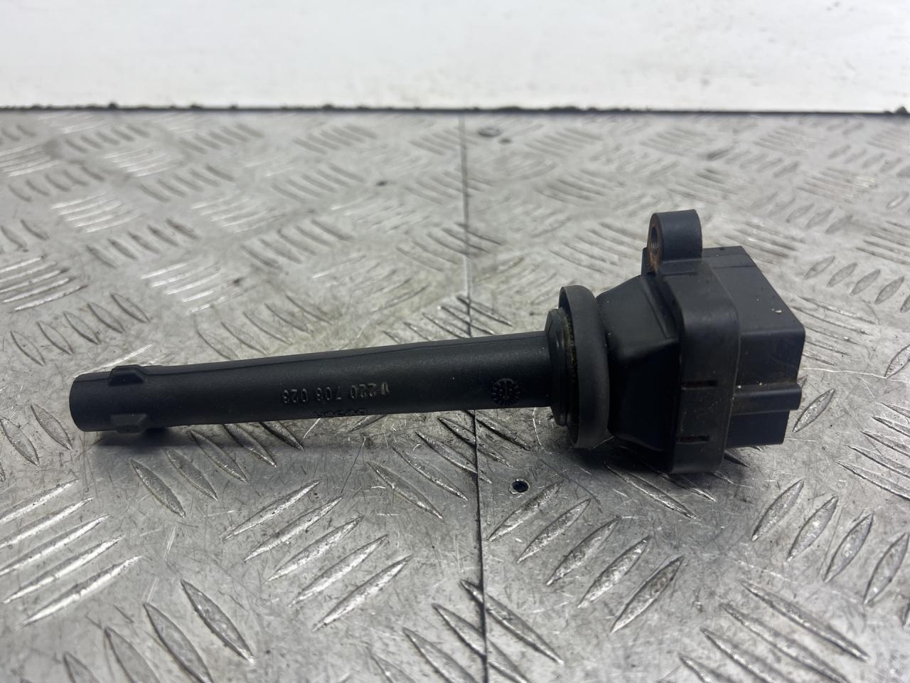 катушка зажигания Nissan Micra 2 поколение (K11) (1992 - 2003), 1220703023, 0221504017, 224481E700 - фото №1