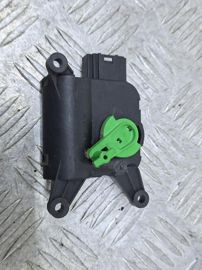 моторчик заслонки печки Audi A4 B7 2006, 1.8 л., BFB, бензин, МКПП, универсал, 0132801303, 18080601, 8E1820511B - фото №1