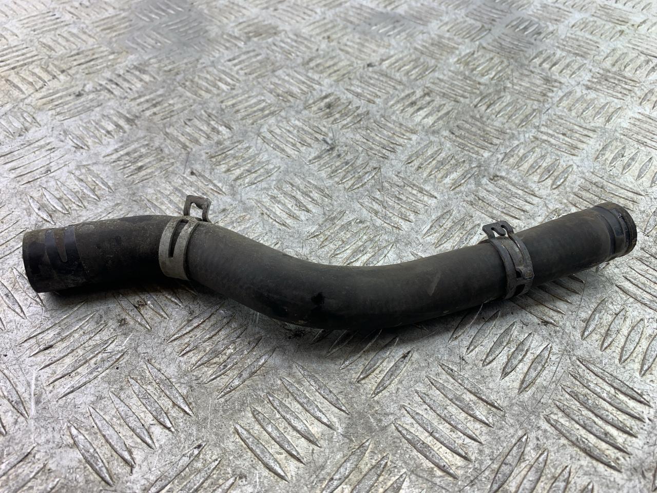 патрубок радиатора Land Rover Discovery 3 поколение L319 2007, 2.7 л., 276DT, дизель, АКПП, серый, внедорожник 5 дв., полный привод - фото №1