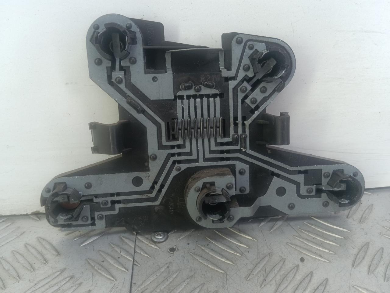 панель заднего фонаря Renault Megane 1 поколение BA0L 1996, 1.6 л., бензин, МКПП, синий, хетчбэк 5 дв., передний привод, 7700828137 - фото №1