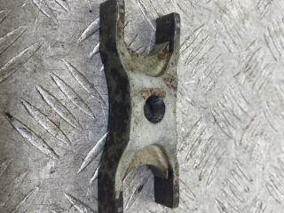 крепление форсунки Volkswagen Crafter 1 поколение [рестайлинг] (2011 - 2016), 2.0 л., дизель, МКПП, желтый, задний привод