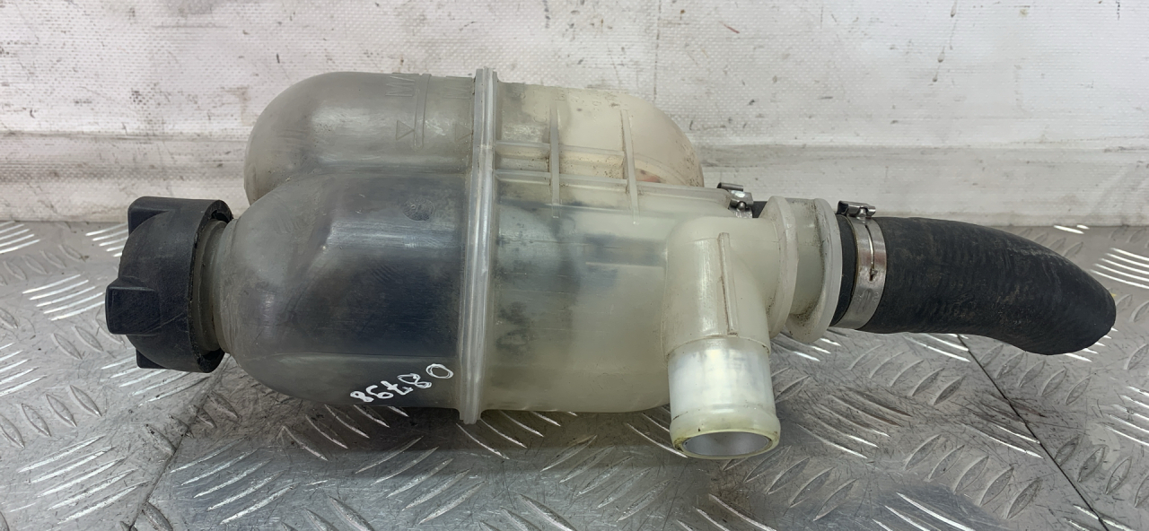 бачок расширительный Smart Fortwo 1 поколение 2000, 0.6 л., M 160.910, бензин, робот, черный, хетчбэк 3 дв., задний привод, 0005768V007, 64788 - фото №1