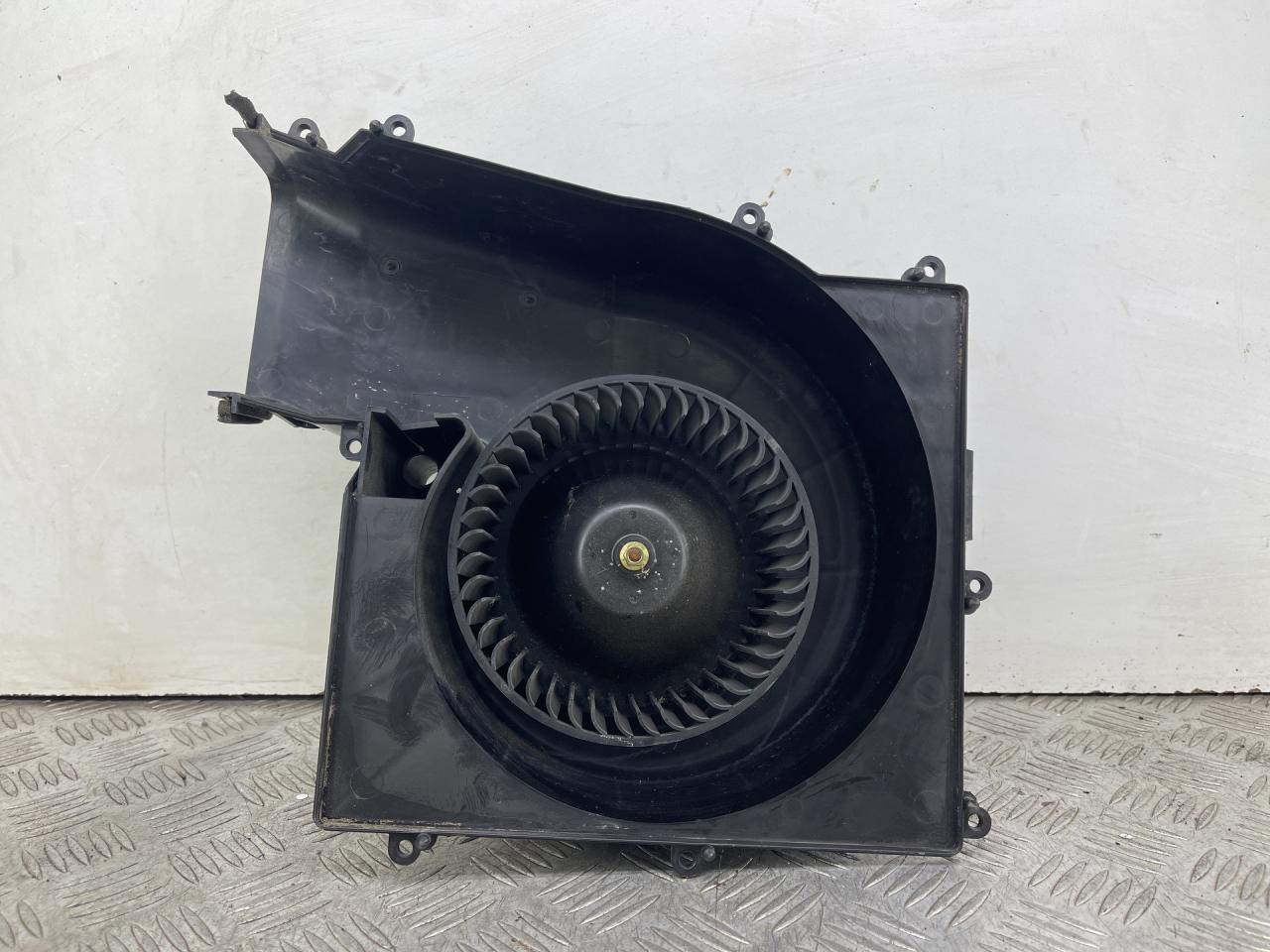 моторчик печки Nissan Almera Tino V10 2003 - фото №1
