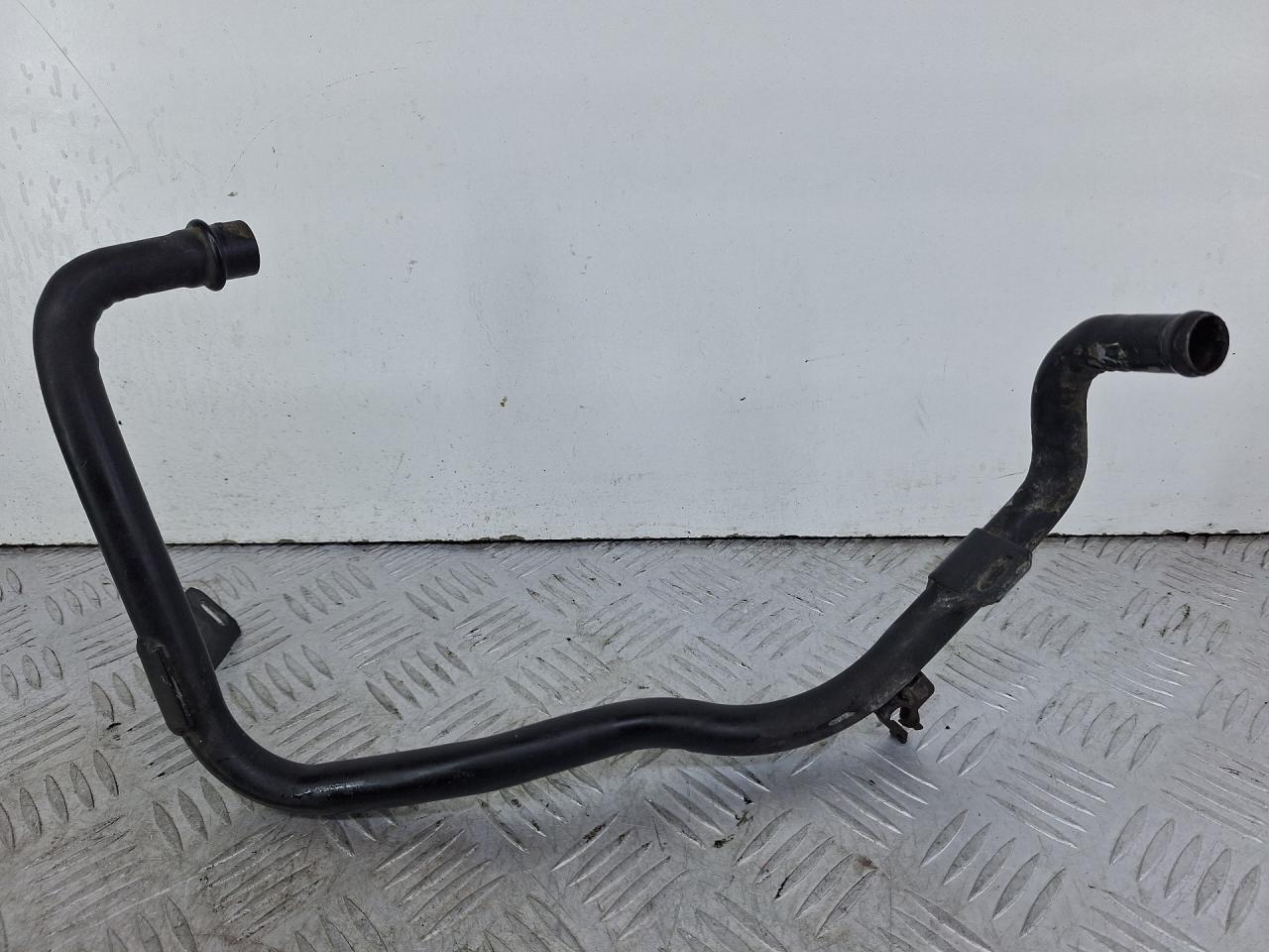 трубка охлаждающей жидкости Volkswagen Golf 3 поколение 1999, 1.8 л., ANN, бензин, зеленый, кабриолет, передний привод - фото №1