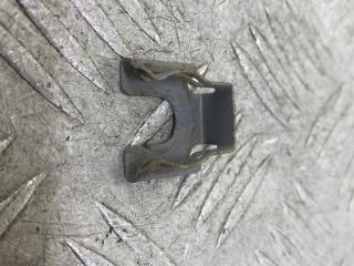 крепление форсунки Ford Fiesta 5 поколение 2003