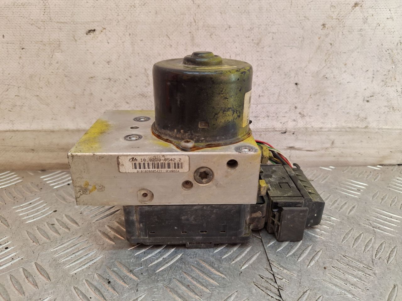 блок ABS Ford Focus 1 поколение 2001, 1.8 л., бензин, МКПП, серебро, универсал, передний привод, 050560203, 10020401604, 10094801023, 98AG2C285BE - фото №1