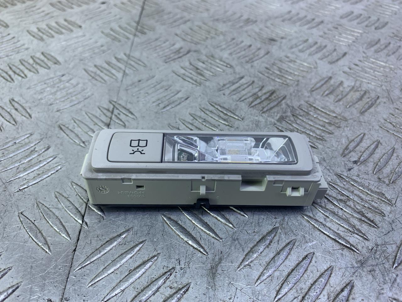 фонарь салона (плафон) Mercedes-Benz E-Класс W213/S213/C238/A238 (2016 - 2020), 2.0 л., OM 654.920, дизель, АКПП, серый, седан, задний привод - фото №1