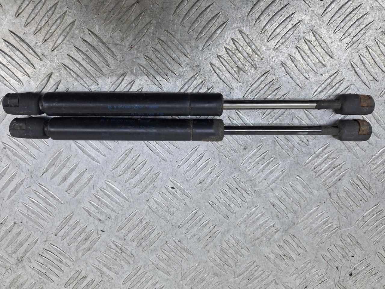 амортизатор крышки багажника (3-5 двери) Audi A6 4B/C5 1999, 1.8 л., AQE, бензин, МКПП, красный, седан, 4B5827552D - фото №1