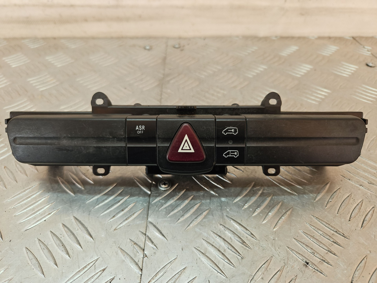 кнопка аварийной сигнализации Mercedes-Benz Sprinter 2 поколение (W906) 2008, 9065454107, 1062350818120317, 3368.120104 - фото №1