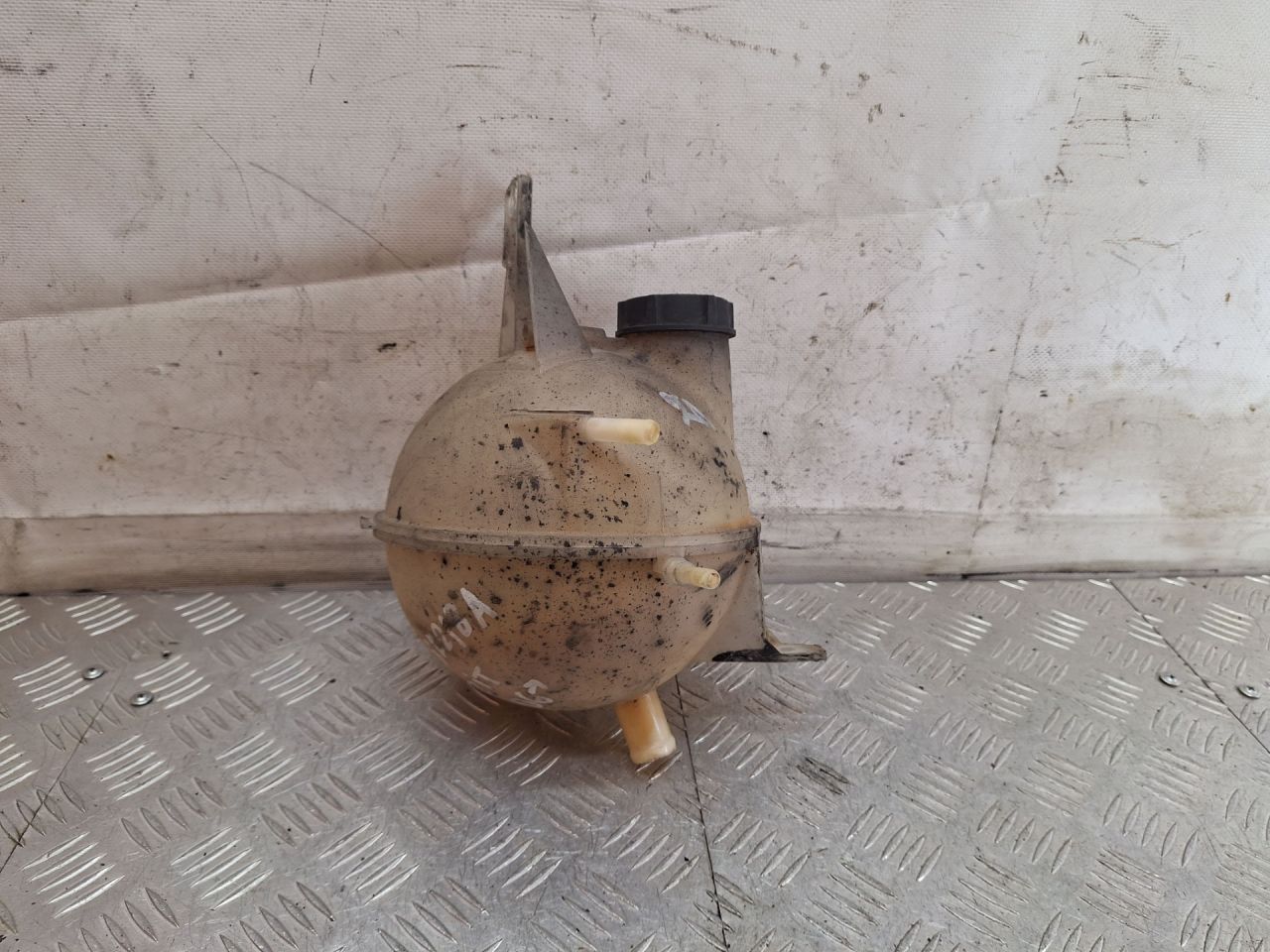 бачок расширительный Ford Transit 5 поколение 2003, 6C118K218A - фото №1