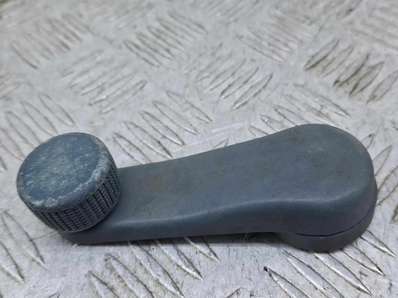 ручка стеклоподъемника Volkswagen Golf 3 поколение (1991 - 2000), 1H0837581D - фото №1