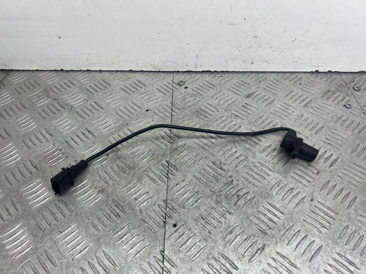 датчик коленвала Nissan Micra 2 поколение (K11) (1992 - 2003), 237311F700, 0261210202 - фото №1