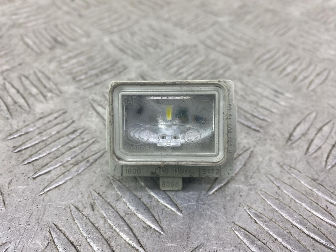 плафон багажника Mercedes-Benz E-Класс W213/S213/C238/A238 (2016 - 2020), 2.0 л., OM 654.920, дизель, АКПП, серый, седан, задний привод, A0999067000 - фото №1