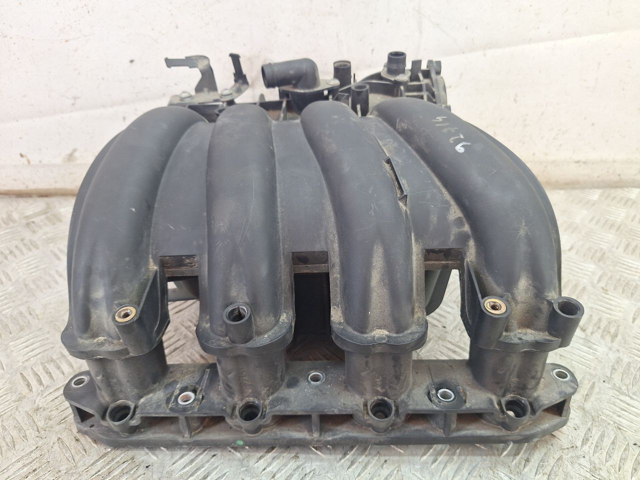 коллектор впускной BMW 1 серия E81/E82/E87/E88 2006, 1.6 л., N45 B16 A, бензин, МКПП, хетчбэк 5 дв., задний привод - фото №1