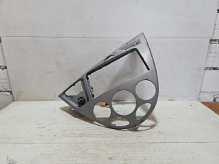 рамка под магнитолу Ford Focus 1 поколение 2000, 1.4 л., FXDC, бензин, МКПП, серебро, хетчбэк 3 дв., передний привод, 98ABA046A04AE