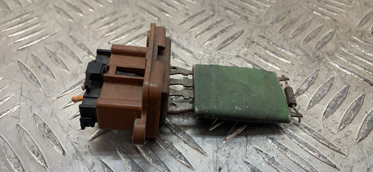 сопротивление печки Lancia Ypsilon 1 поколение 2000, 1.6 л., бензин, МКПП, черный, хетчбэк 3 дв., передний привод - фото №1