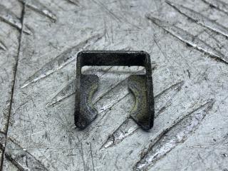 крепление форсунки Audi A6 4B/C5 1999, 1.8 л., AQE, бензин, МКПП, красный, седан