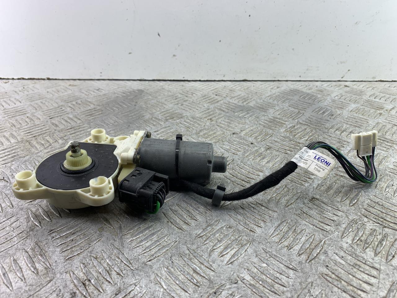 моторчик стеклоподъемника передний правый Mercedes-Benz E-Класс W211/S211 2004, 3.2 л., M 112.954, бензин, АКПП, серебро, универсал, задний привод, 2118203042 - фото №1