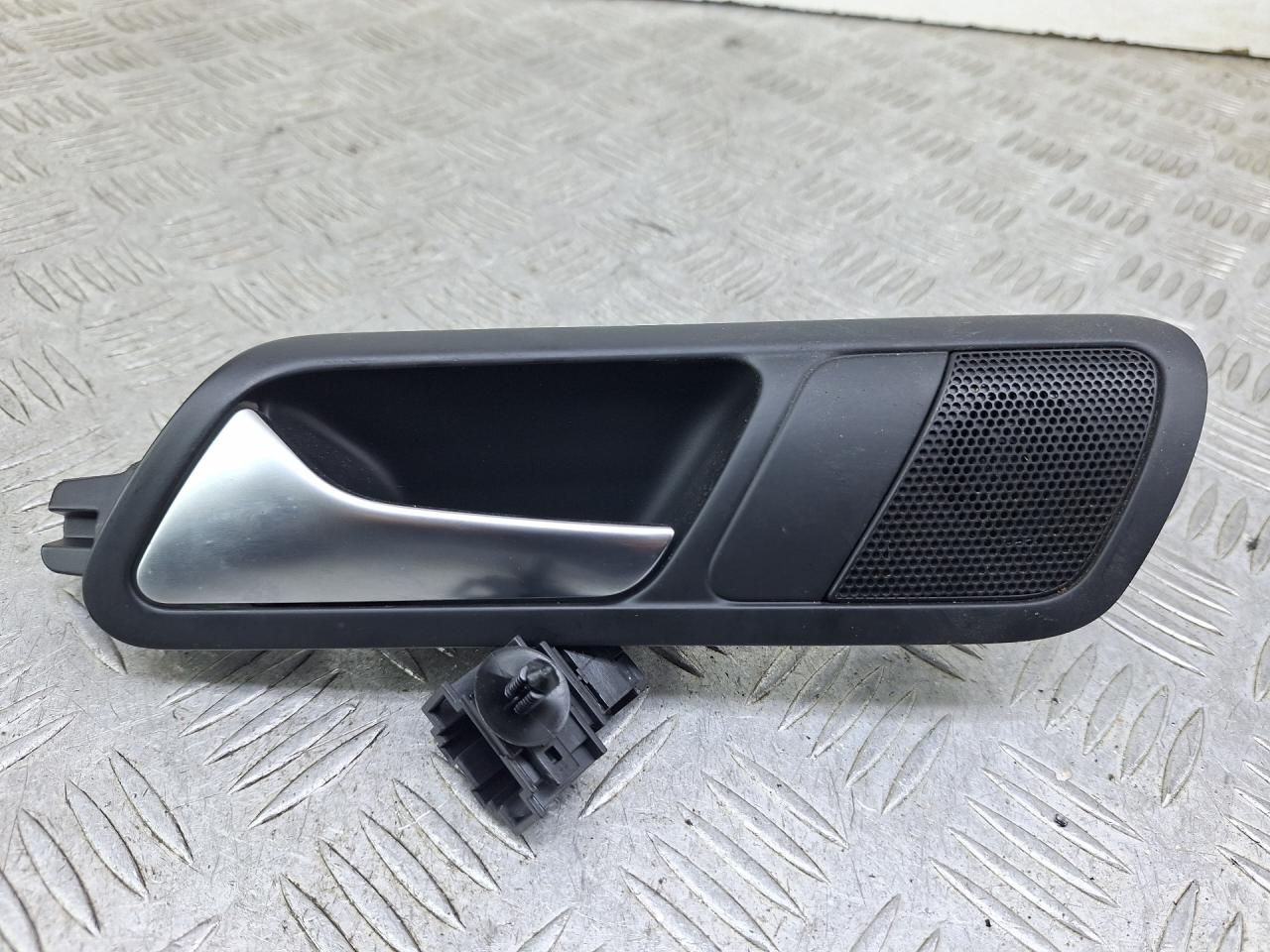 ручка внутренняя задняя левая Volkswagen Passat B6 2009, 1.4 л., CAXA, бензин, 6МКПП, голубой, универсал, передний привод, 3C4839113 - фото №1