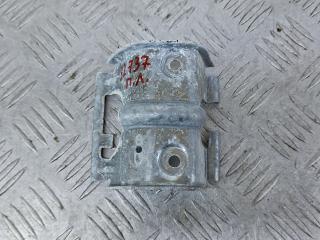 скелет ручки двери передней левой Volvo V70 2 поколение 2001, 2.4 л., B 5244 T3, бензин, АКПП, серебро, универсал, полный привод, 9159639