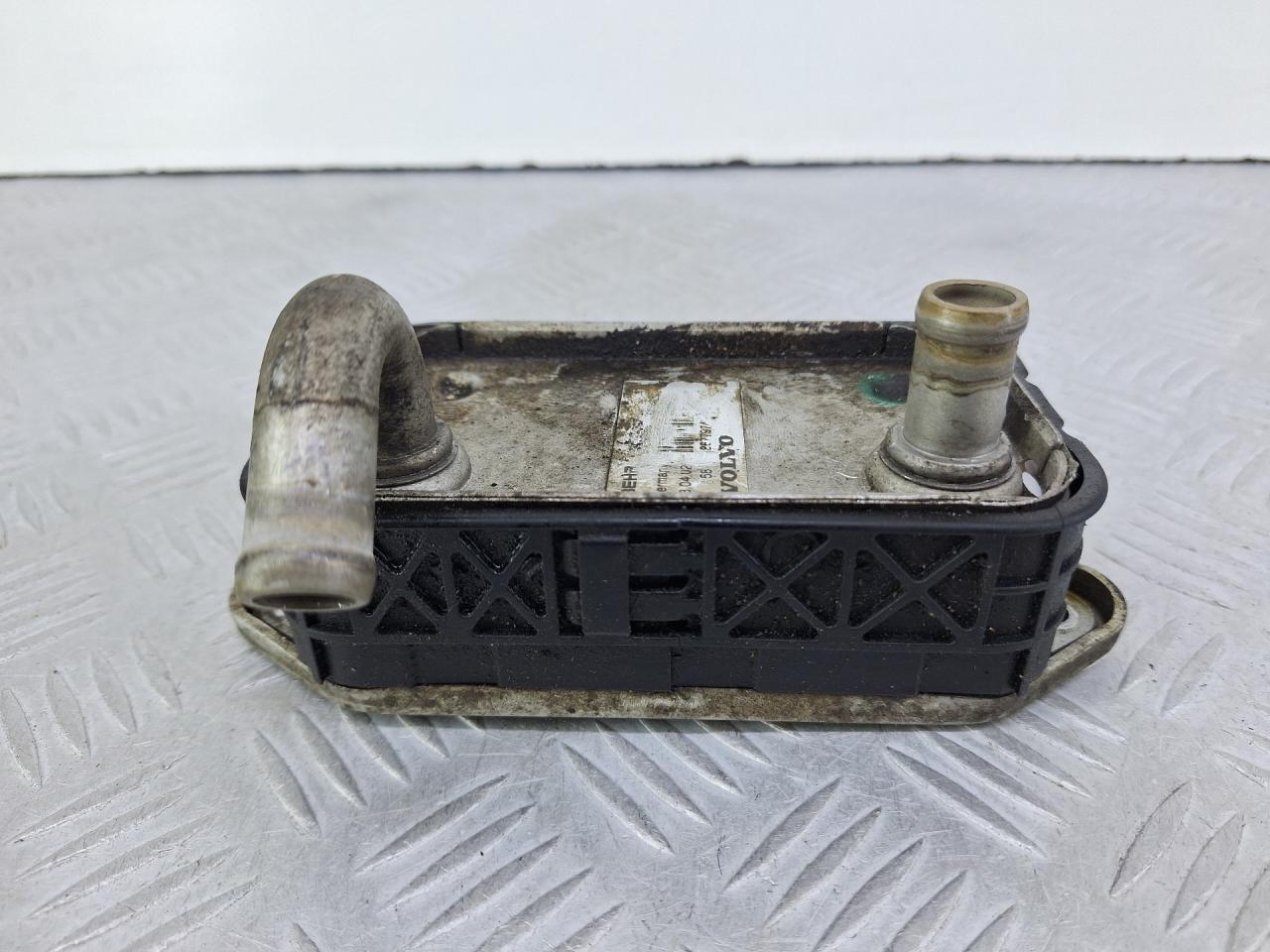 теплообменник масляного фильтра Volvo V70 2 поколение 2001, 2.4 л., B 5244 T3, бензин, АКПП, серебро, универсал, полный привод, 8677974 - фото №1